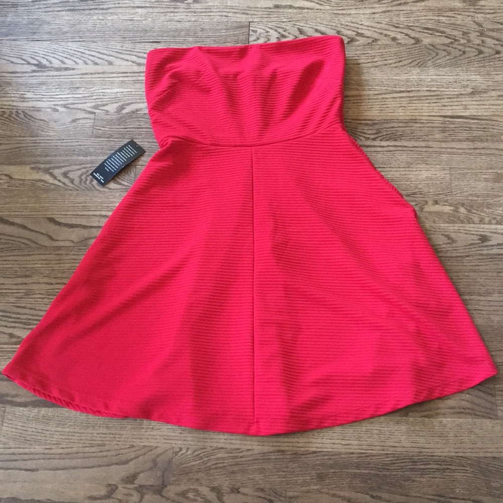 Limited red strapless dress